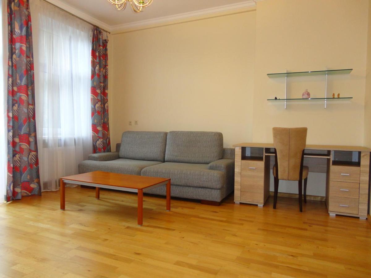 Central Apartment Riepnieku Street Riga Bagian luar foto